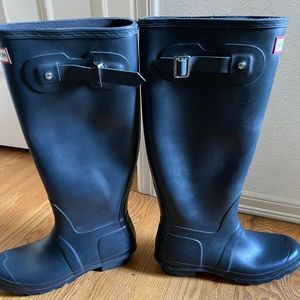 Navy NWT Hunter tall boots!